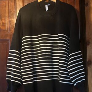 GRACE + KARMA NWT BLACK AND WHITE STRIPE WOMANS SWEATER SIZE XL